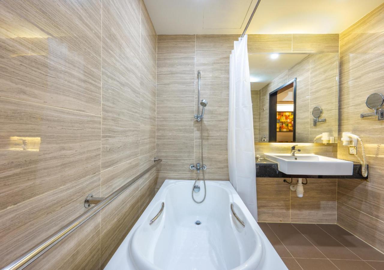 Hotel Greystone Centrestage Pj Petaling Jaya Exterior foto